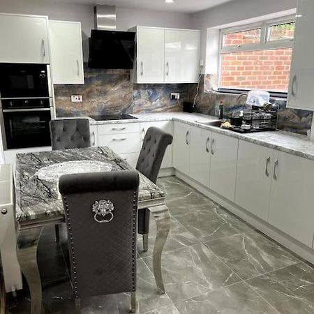Luxury 3 Bed 3 Bedroom House Harborne Бирмингем Экстерьер фото