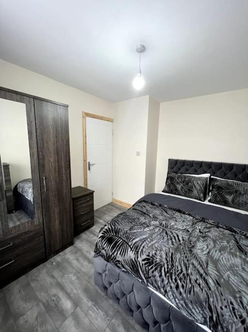 Luxury 3 Bed 3 Bedroom House Harborne Бирмингем Экстерьер фото
